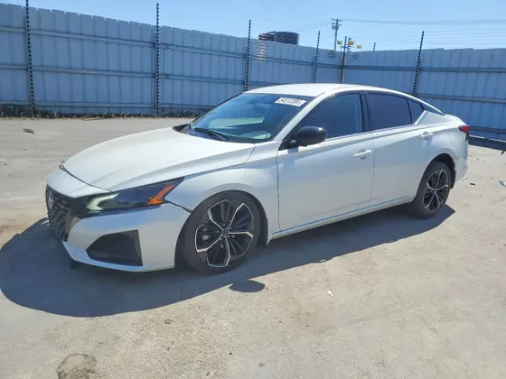2025 Nissan Altima SR