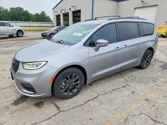 2021 Chrysler Pacifica Touring