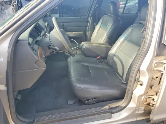 2004 Ford Crown Victoria LX