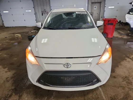 2020 Toyota Yaris Hatchback XLE