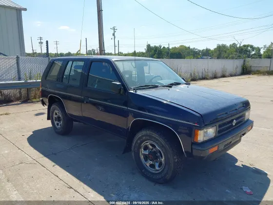 1990 Nissan Pathfinder LE