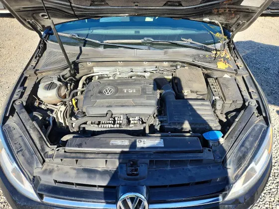 2017 Volkswagen Golf SportWagen S