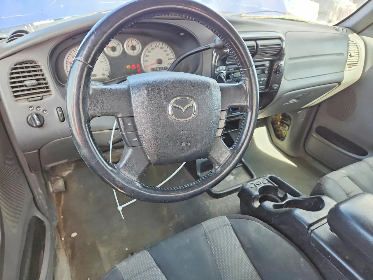 2004 Mazda B-Series 4WD Truck SE