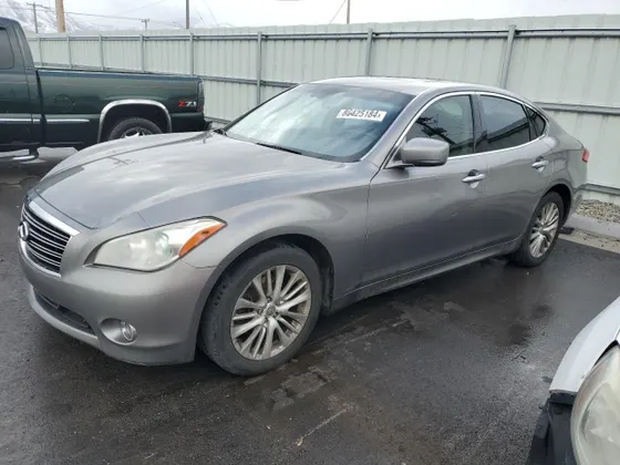 2012 INFINITI M56 X