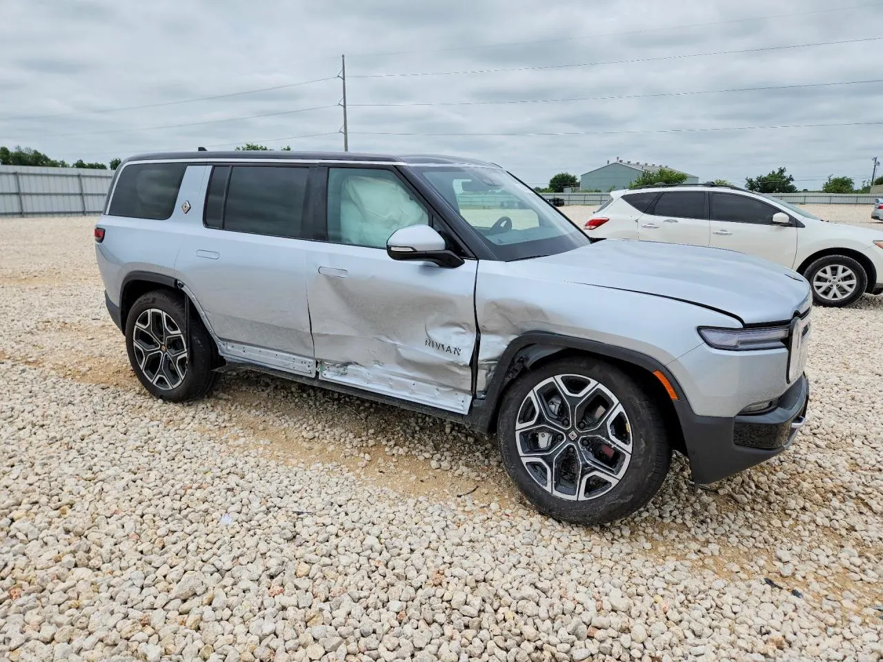 2025 Rivian R1S Adventure