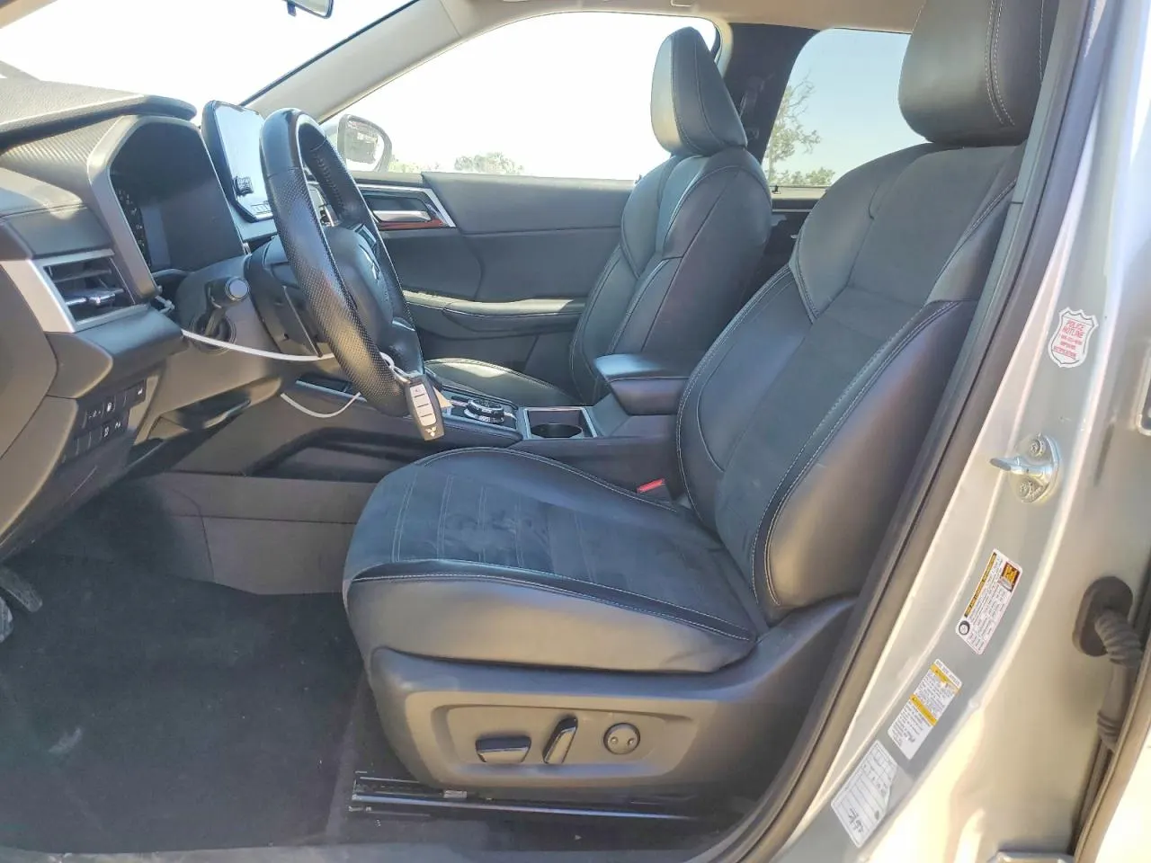 2023 Mitsubishi Outlander PHEV SE