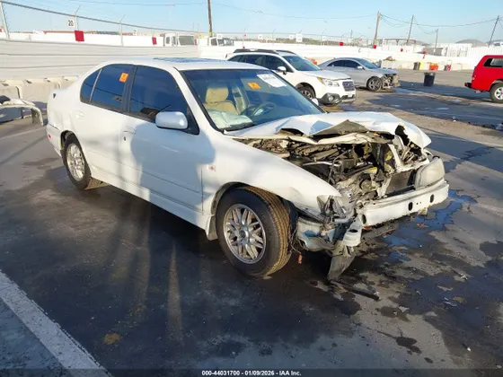 2001 INFINITI G20 Luxury
