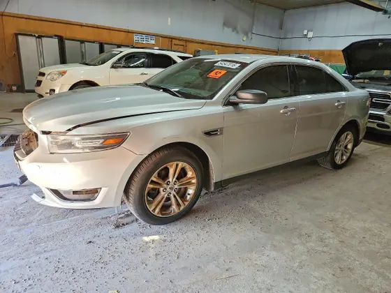 2015 Ford Taurus SE