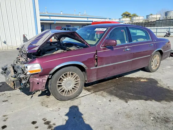 2006 Lincoln Town Car Signature Limited