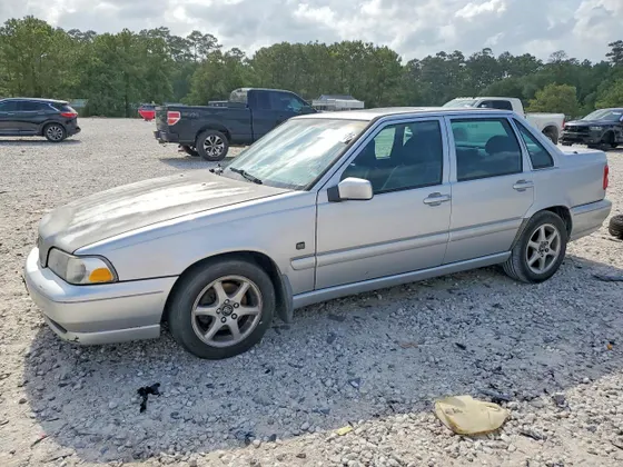 2000 Volvo S70