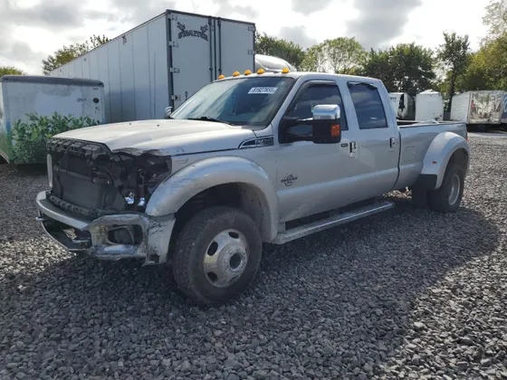 2013 Ford Super Duty F-450 DRW LARIAT