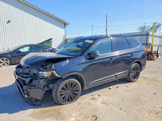 2020 Mitsubishi Outlander SE
