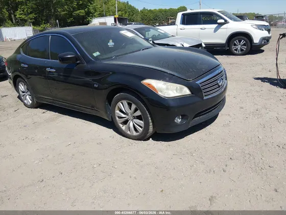 2011 INFINITI M56