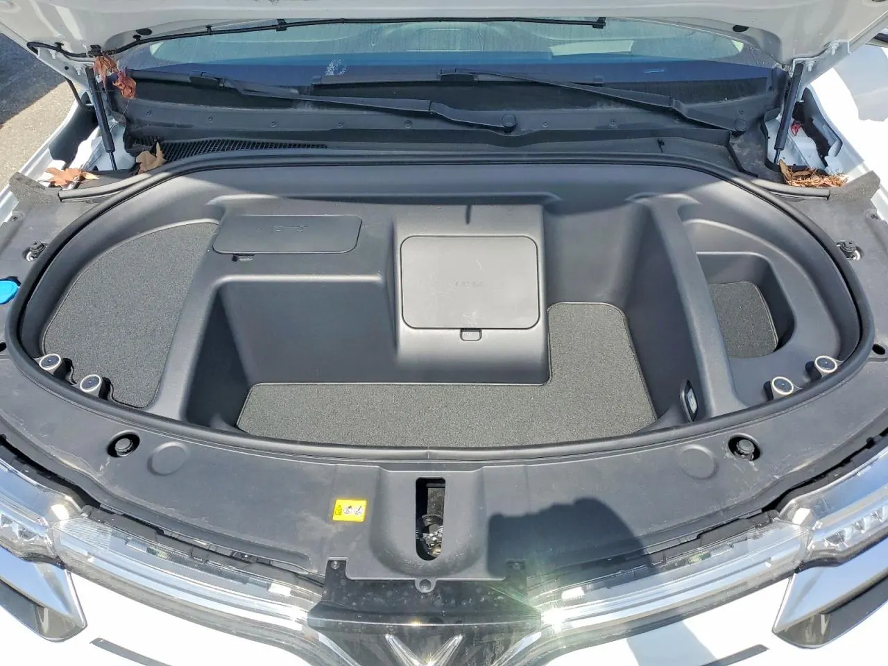 2025 VinFast VF 8 Eco