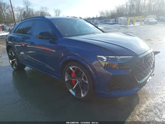 2025 Audi RS Q8 performance