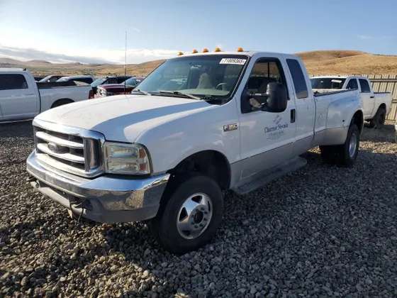 2000 Ford Super Duty F-350 DRW XL