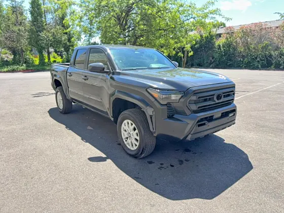 2025 Toyota Tacoma 4WD SR5