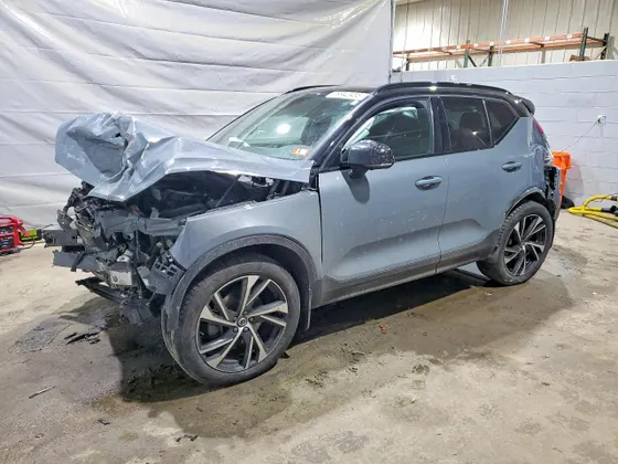 2021 Volvo XC40 R-Design