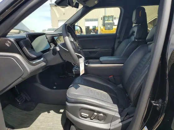 2025 Rivian R1S Adventure