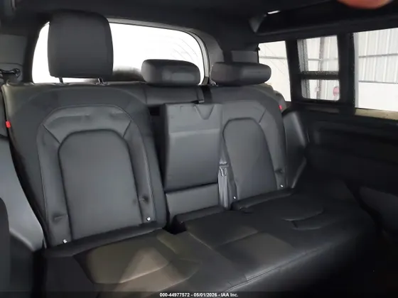 2023 Land Rover Defender X-Dynamic SE