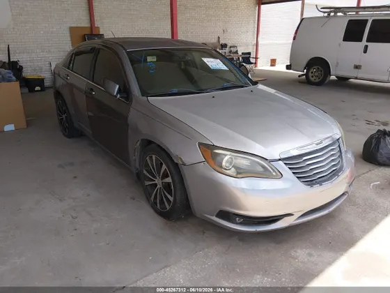 2014 Chrysler 200 Touring