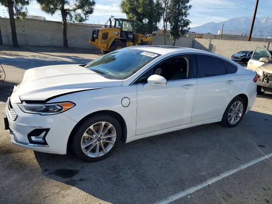 2020 Ford Fusion Plug-In Hybrid Titanium