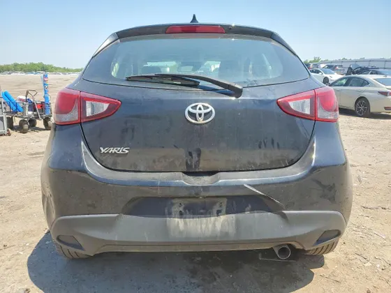 2020 Toyota Yaris Hatchback LE