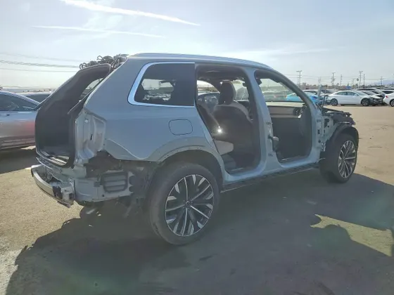 2026 Volvo XC90 Plug-In Hybrid Plus