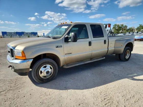 2001 Ford Super Duty F-350 DRW XL