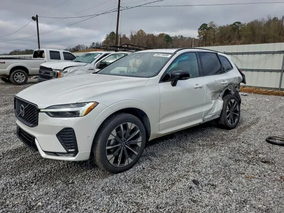 2026 Volvo XC60 Plus