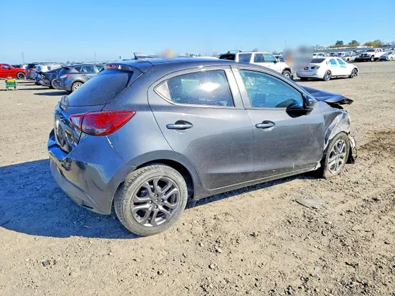 2020 Toyota Yaris Hatchback LE