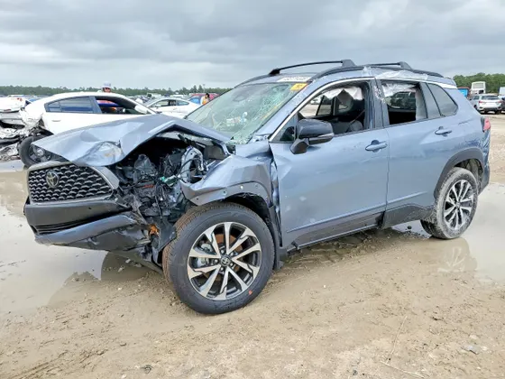 2025 Toyota Corolla Cross XLE
