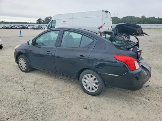 2017 Nissan Versa Sedan S Plus