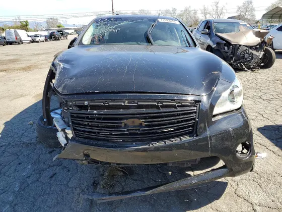 2011 INFINITI M56