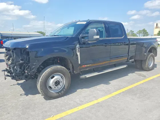 2026 Ford Super Duty F-350 DRW LARIAT