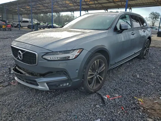 2018 Volvo V90 Cross Country T5 MOMENTUM