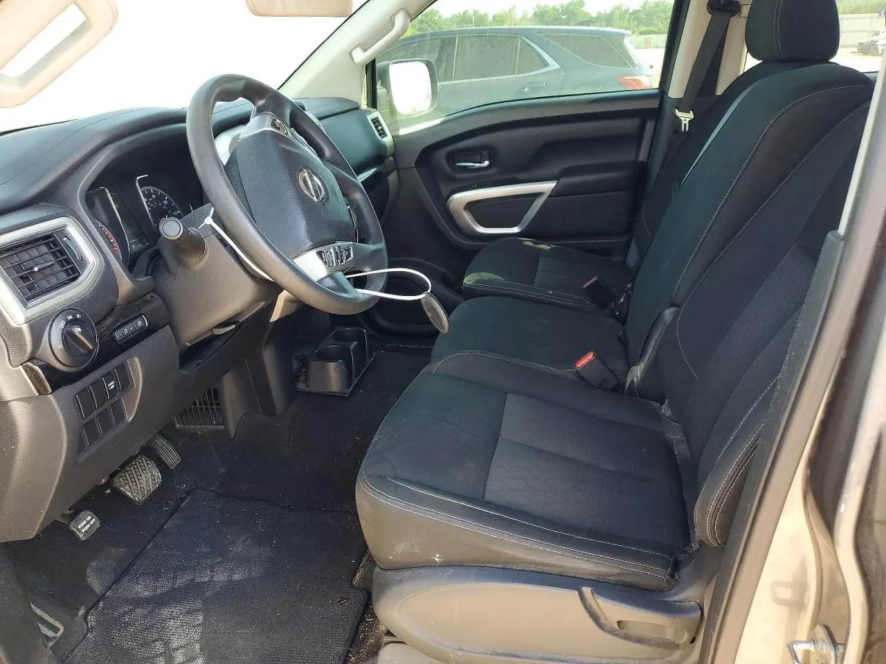 2018 Nissan Titan SV