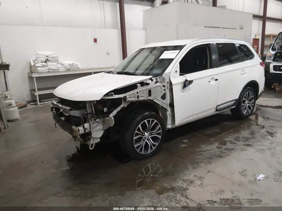 2016 Mitsubishi Outlander SE