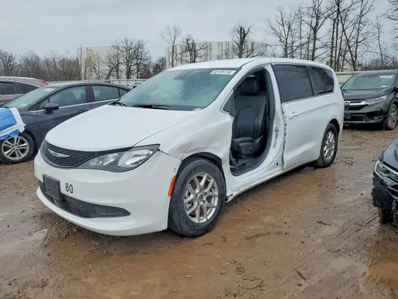 2025 Chrysler Voyager LX