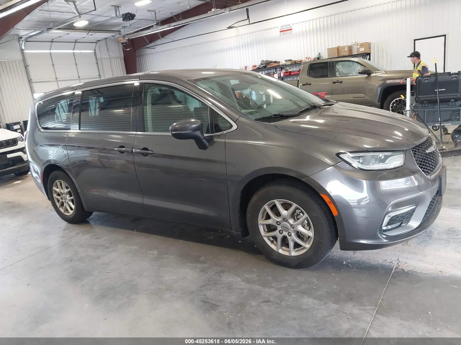 2023 Chrysler Pacifica Touring L
