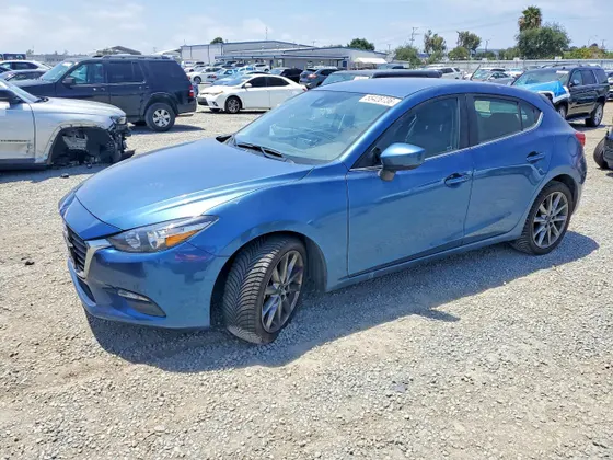 2018 Mazda Mazda3 5-Door Touring