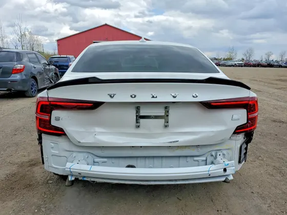 2024 Volvo S60 Recharge Plug-In Hybrid Core Dark Theme