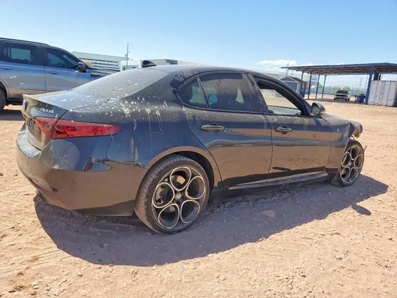 2022 Alfa Romeo Giulia Veloce
