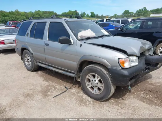 2000 Nissan Pathfinder XE