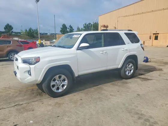 2022 Toyota 4Runner SR5