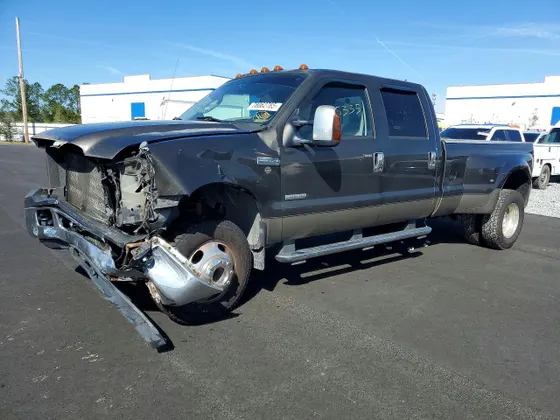 2005 Ford Super Duty F-350 DRW XL