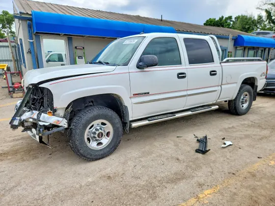 2004 GMC Sierra 2500 Crew Cab SLT