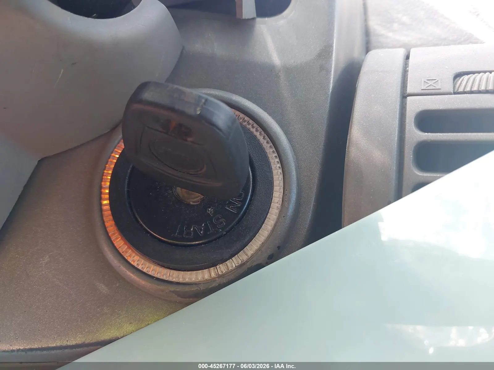 2004 INFINITI G35 Sedan w/Leather