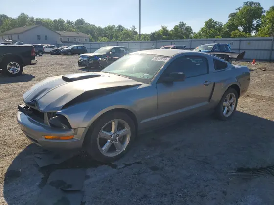 2008 Ford Mustang Deluxe