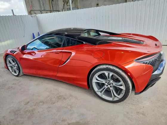 2023 McLaren Artura